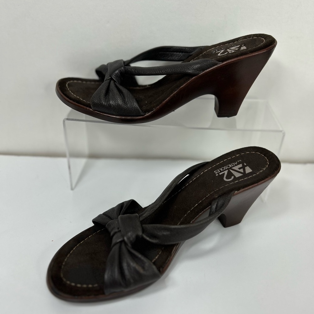 Vtg A2 By Aerosoles Women's Sz 8.5 Brown Bow Knotted Heels Sandals Slip On Slide - Picture 2 of 8